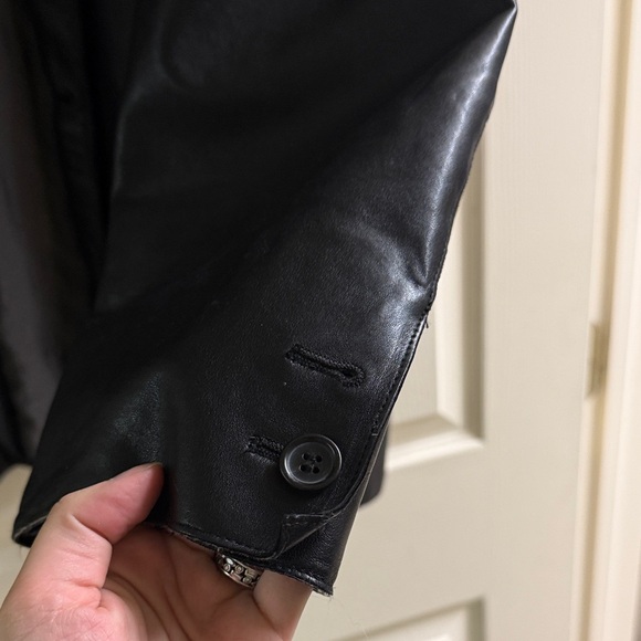 BOSS Men's Sleek Black Leather Jacket - Picture 5 of 6